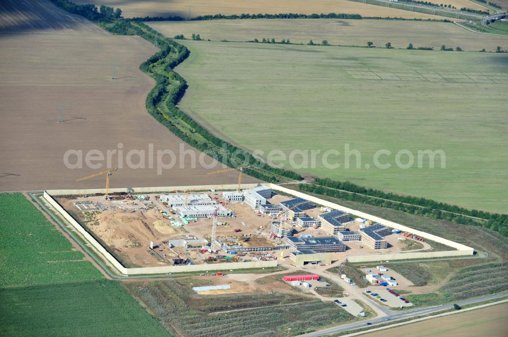 Aerial photograph Arnstadt - Neubau der Jugendstrafanstalt ( JSA ) sowie die neue Thüringer Jugendarrestanstalt ( JVA ) in Arnstadt. Construction of the Youth Detention Center (JSA) and the Thuringian new youth detention center (prison) in Arnstadt.