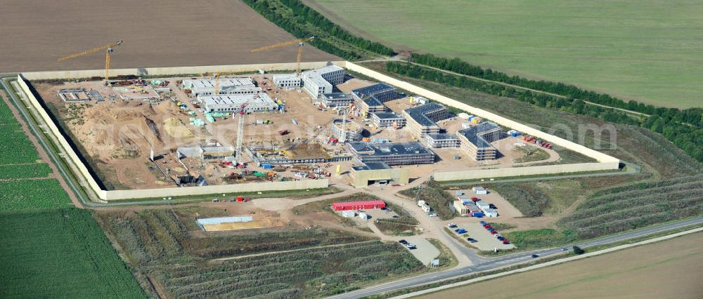 Arnstadt from above - Neubau der Jugendstrafanstalt ( JSA ) sowie die neue Thüringer Jugendarrestanstalt ( JVA ) in Arnstadt. Construction of the Youth Detention Center (JSA) and the Thuringian new youth detention center (prison) in Arnstadt.