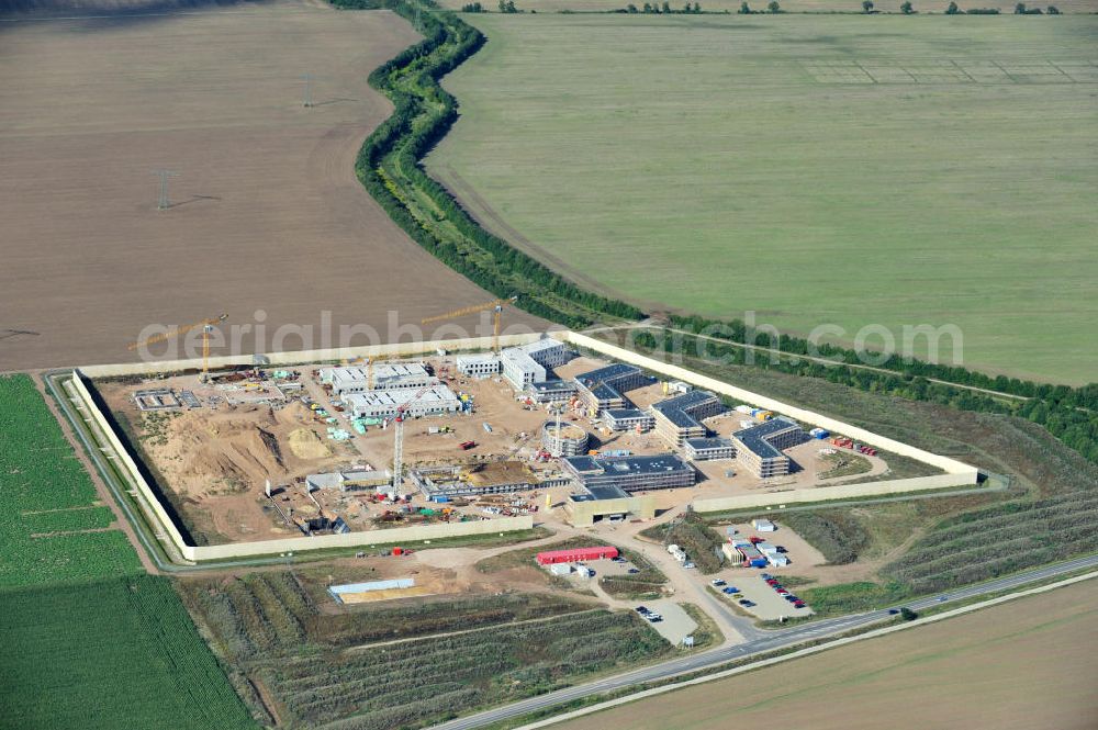 Arnstadt from the bird's eye view: Neubau der Jugendstrafanstalt ( JSA ) sowie die neue Thüringer Jugendarrestanstalt ( JVA ) in Arnstadt. Construction of the Youth Detention Center (JSA) and the Thuringian new youth detention center (prison) in Arnstadt.