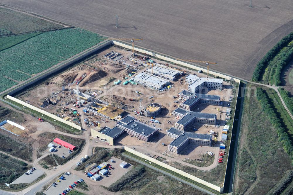 Arnstadt from the bird's eye view: Neubau der Jugendstrafanstalt ( JSA ) sowie die neue Thüringer Jugendarrestanstalt ( JVA ) in Arnstadt. Construction of the Youth Detention Center (JSA) and the Thuringian new youth detention center (prison) in Arnstadt.