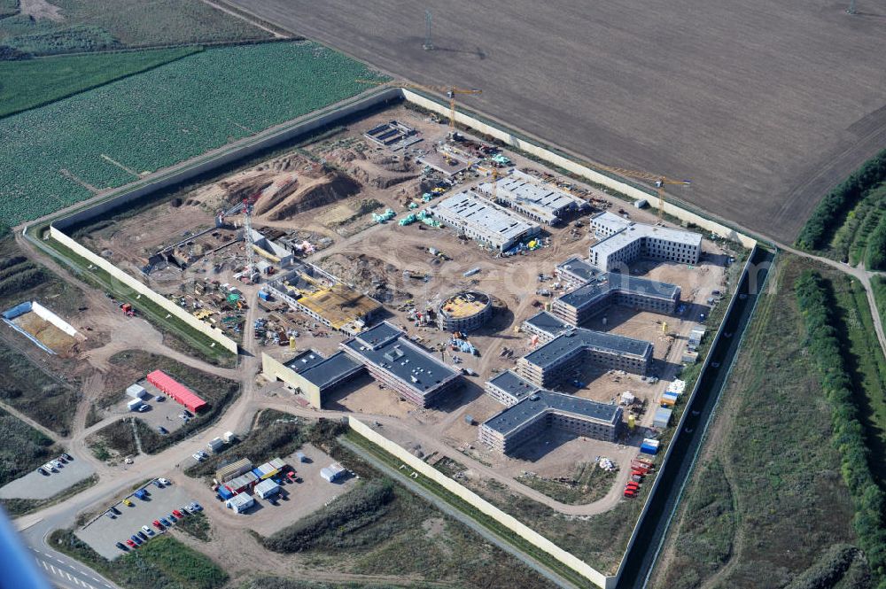 Aerial image Arnstadt - Neubau der Jugendstrafanstalt ( JSA ) sowie die neue Thüringer Jugendarrestanstalt ( JVA ) in Arnstadt. Construction of the Youth Detention Center (JSA) and the Thuringian new youth detention center (prison) in Arnstadt.