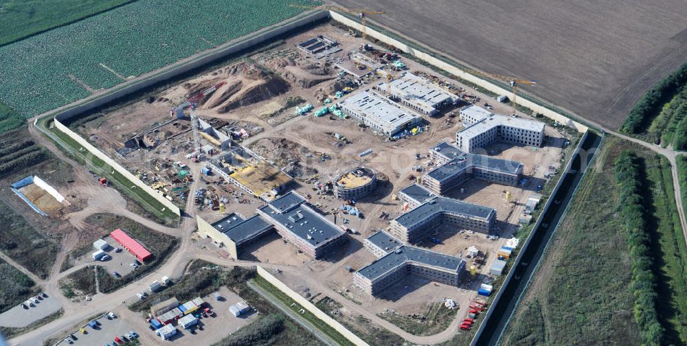 Aerial photograph Arnstadt - Neubau der Jugendstrafanstalt ( JSA ) sowie die neue Thüringer Jugendarrestanstalt ( JVA ) in Arnstadt. Construction of the Youth Detention Center (JSA) and the Thuringian new youth detention center (prison) in Arnstadt.