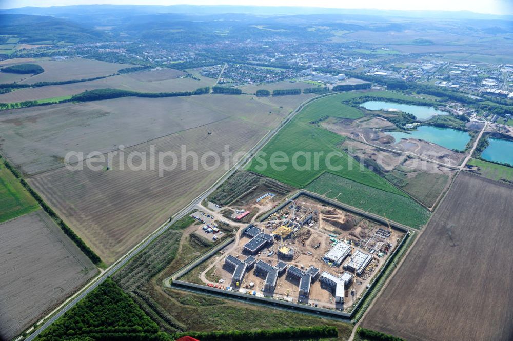 Aerial photograph Arnstadt - Neubau der Jugendstrafanstalt ( JSA ) sowie die neue Thüringer Jugendarrestanstalt ( JVA ) in Arnstadt. Construction of the Youth Detention Center (JSA) and the Thuringian new youth detention center (prison) in Arnstadt.