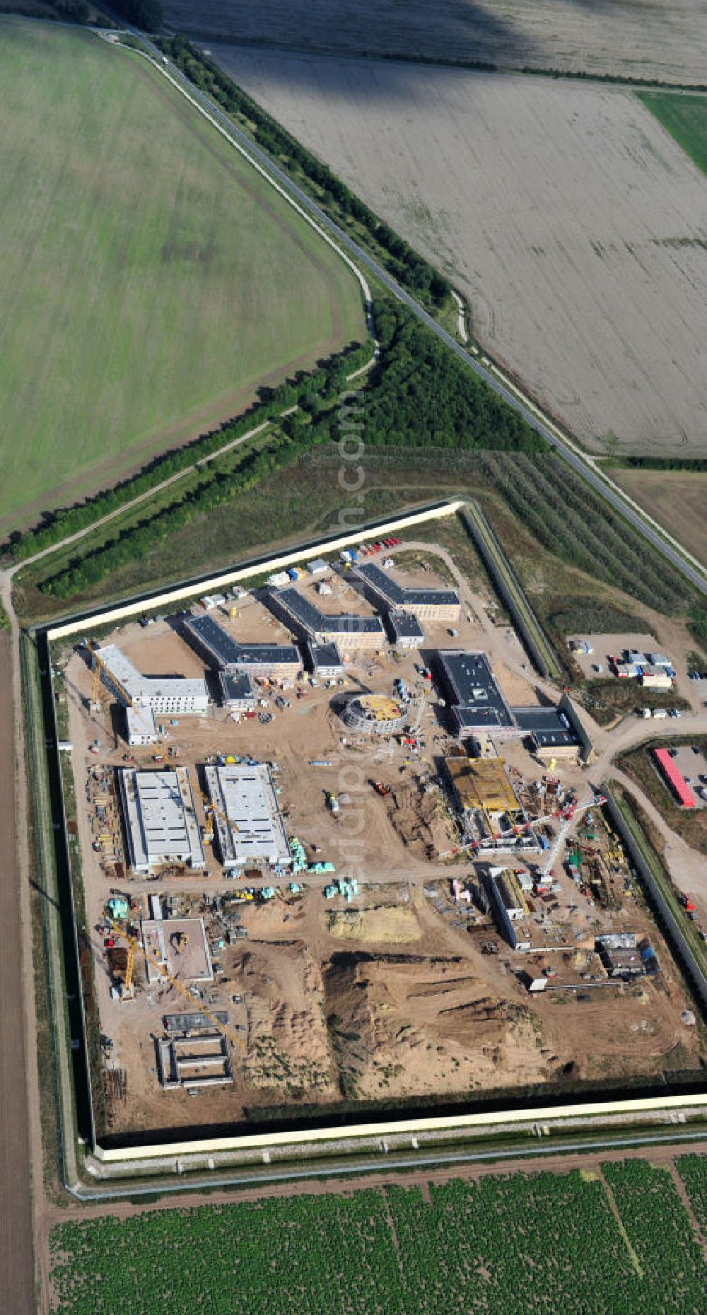 Arnstadt from above - Neubau der Jugendstrafanstalt ( JSA ) sowie die neue Thüringer Jugendarrestanstalt ( JVA ) in Arnstadt. Construction of the Youth Detention Center (JSA) and the Thuringian new youth detention center (prison) in Arnstadt.