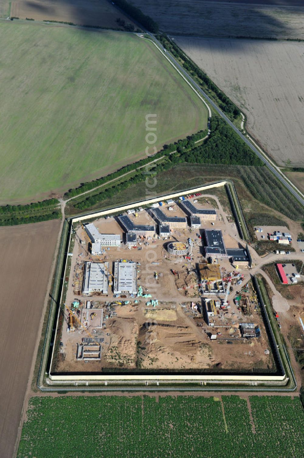 Arnstadt from the bird's eye view: Neubau der Jugendstrafanstalt ( JSA ) sowie die neue Thüringer Jugendarrestanstalt ( JVA ) in Arnstadt. Construction of the Youth Detention Center (JSA) and the Thuringian new youth detention center (prison) in Arnstadt.