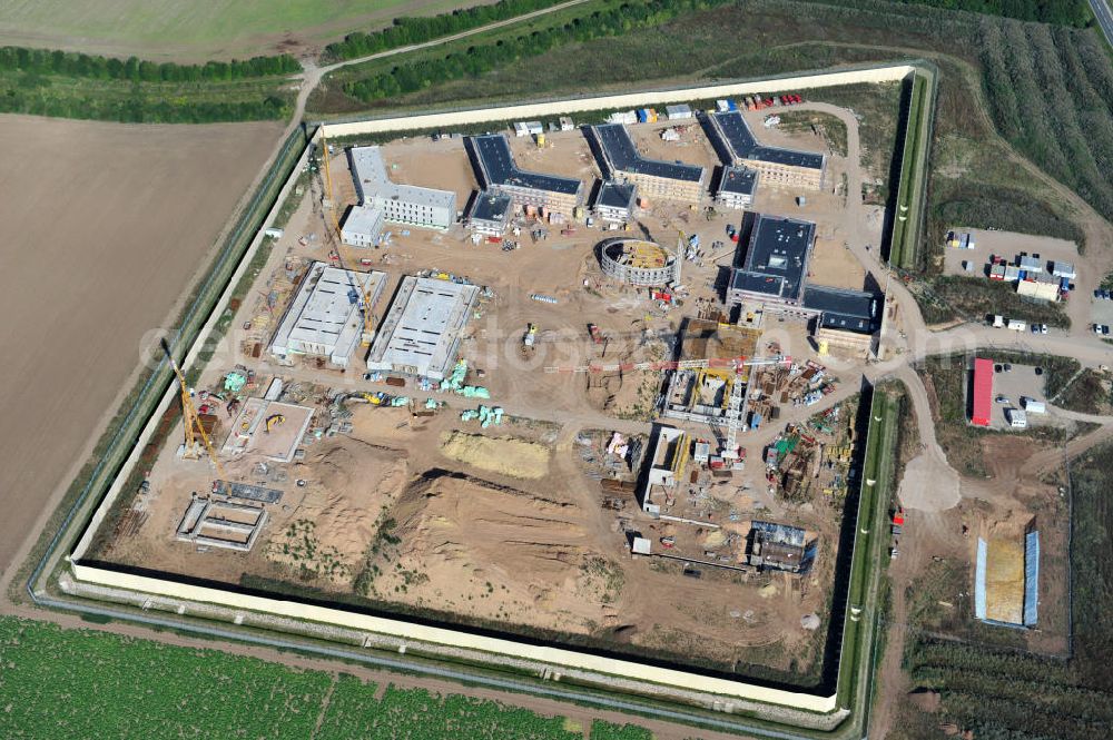 Arnstadt from above - Neubau der Jugendstrafanstalt ( JSA ) sowie die neue Thüringer Jugendarrestanstalt ( JVA ) in Arnstadt. Construction of the Youth Detention Center (JSA) and the Thuringian new youth detention center (prison) in Arnstadt.