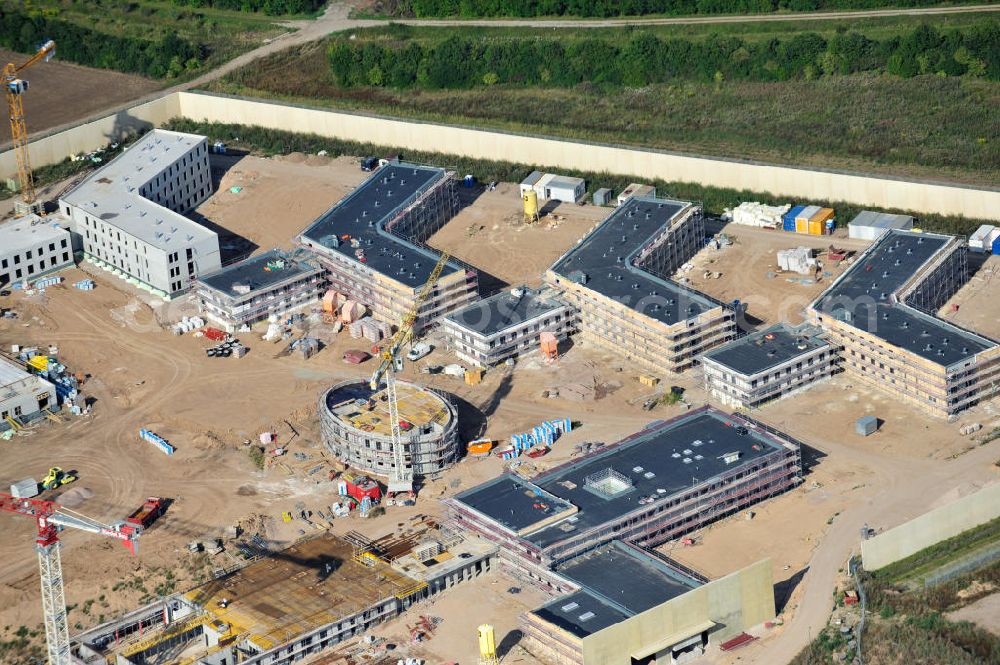 Aerial photograph Arnstadt - Neubau der Jugendstrafanstalt ( JSA ) sowie die neue Thüringer Jugendarrestanstalt ( JVA ) in Arnstadt. Construction of the Youth Detention Center (JSA) and the Thuringian new youth detention center (prison) in Arnstadt.