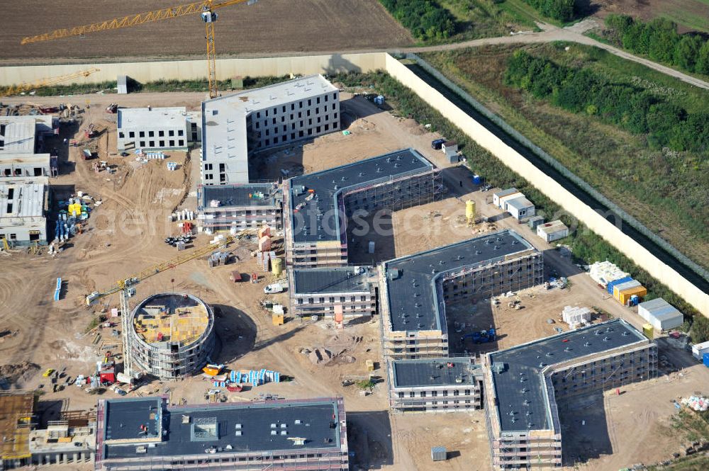 Aerial image Arnstadt - Neubau der Jugendstrafanstalt ( JSA ) sowie die neue Thüringer Jugendarrestanstalt ( JVA ) in Arnstadt. Construction of the Youth Detention Center (JSA) and the Thuringian new youth detention center (prison) in Arnstadt.