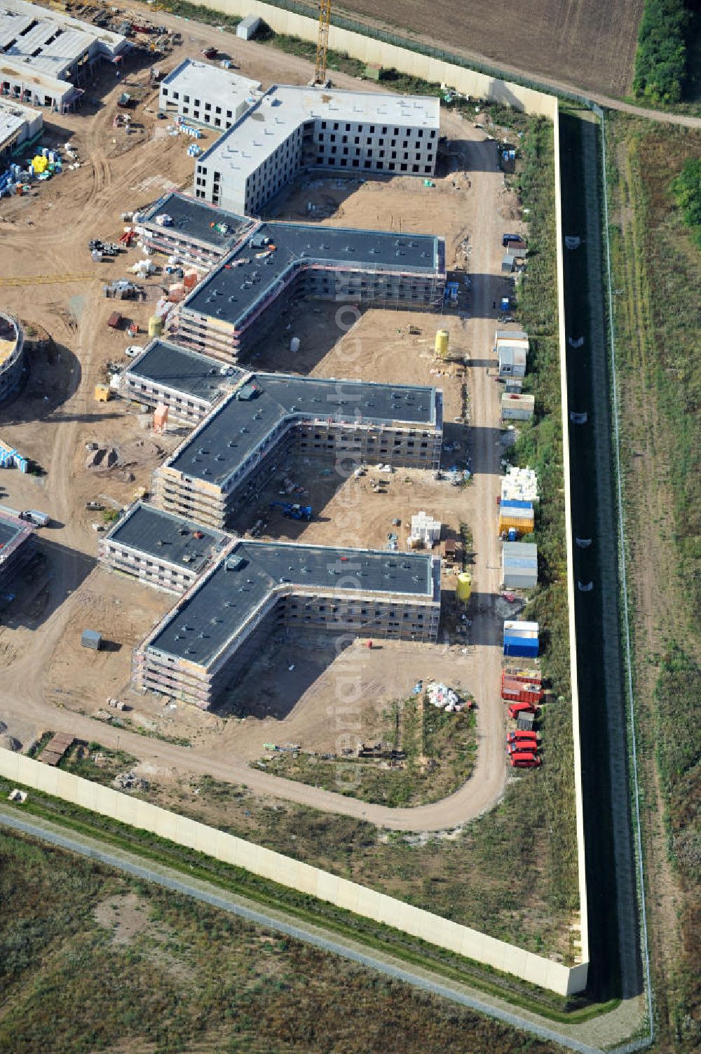 Arnstadt from above - Neubau der Jugendstrafanstalt ( JSA ) sowie die neue Thüringer Jugendarrestanstalt ( JVA ) in Arnstadt. Construction of the Youth Detention Center (JSA) and the Thuringian new youth detention center (prison) in Arnstadt.