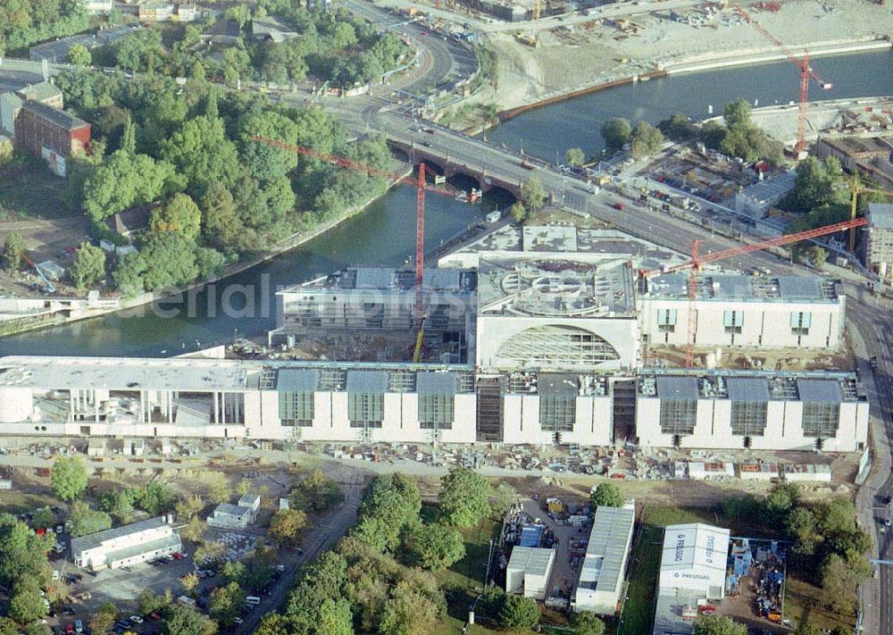 Aerial photograph Berlin - Tiergarten - Neubau des Kanzleramtes auf dem Spreebogen in Berlin - Tiergarten.