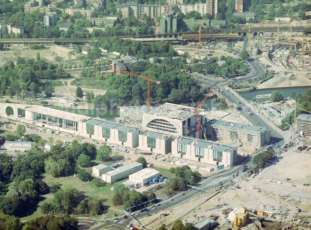 Aerial photograph Berlin - Tiergarten - Neubau des Kanzleramtes auf dem Spreebogen am Berliner Reichstag in Berlin - Tiergarten.