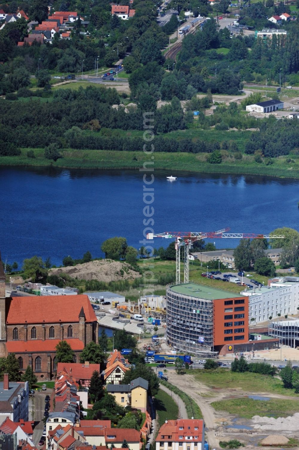 Aerial photograph Rostock - Construction site for the new building of the caravel district in Rostock in Mecklenburg-Western Pomerania. The construction company Kondor Wessels built on the wooden peninsula Rostock on the Warnow a residential building with a nursing home