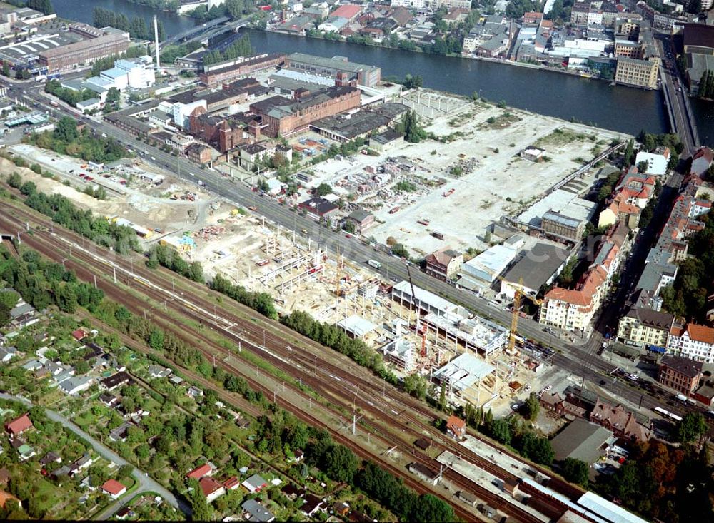 Berlin - Schöneweide from above - Neubau eines KAUFLAND-Einkauf-Centers am S-Bhf. Schöneweide mit Blick nach Oberschöneweide (Brückenstrasse, Edisonstrasse)