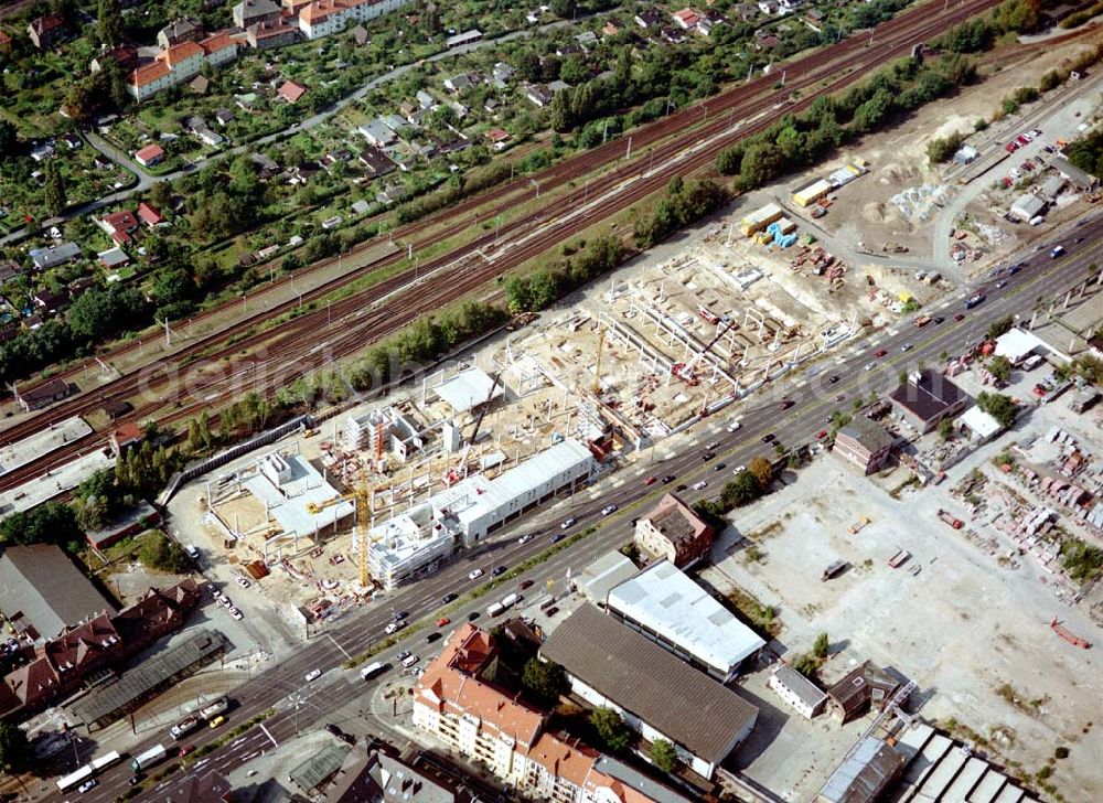 Aerial image Berlin - Schöneweide - Neubau eines KAUFLAND-Einkauf-Centers am S-Bhf. Schöneweide mit Blick nach Oberschöneweide (Brückenstrasse, Edisonstrasse)