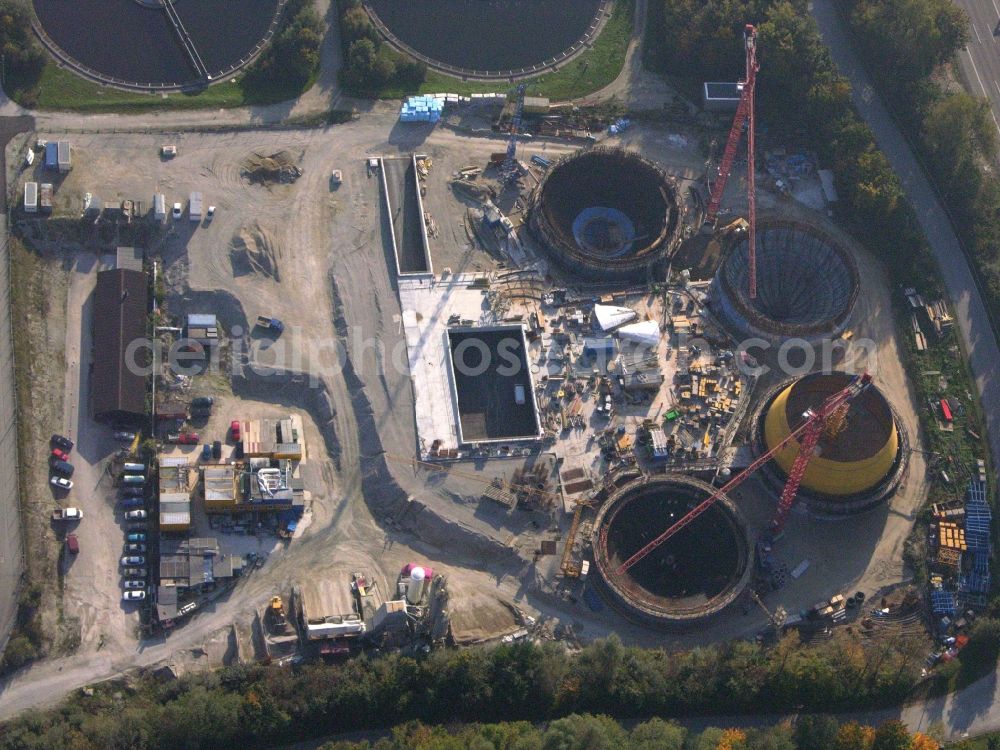 Aerial photograph München - Construktion site of sewage works Basin and purification steps for waste water treatment of Klaerwerk Gut Grosslappen in Munich in the state Bavaria, Germany