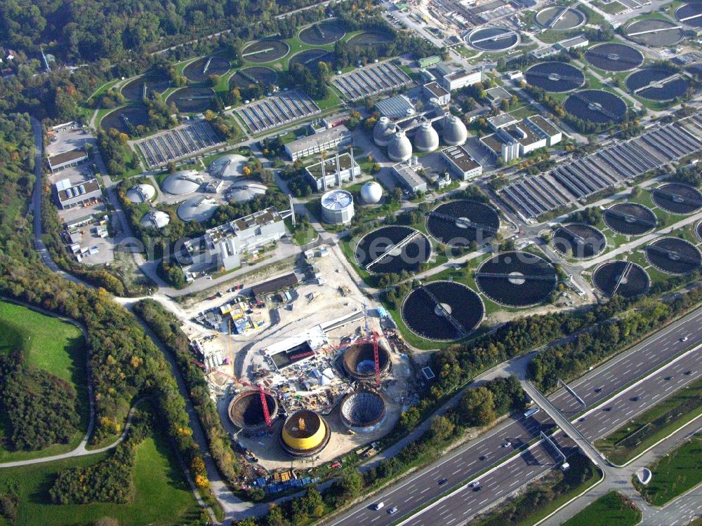 München from the bird's eye view: Construktion site of sewage works Basin and purification steps for waste water treatment of Klaerwerk Gut Grosslappen in Munich in the state Bavaria, Germany