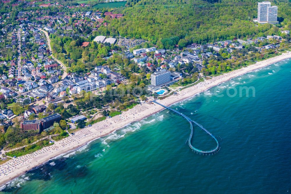 Timmendorfer Strand from the bird's eye view: New construction of the treads and construction of the pier over the water surface of the Baltic Sea on the Strandallee street in Timmendorfer Strand on the Baltic Sea coast in the state Schleswig-Holstein, Germany