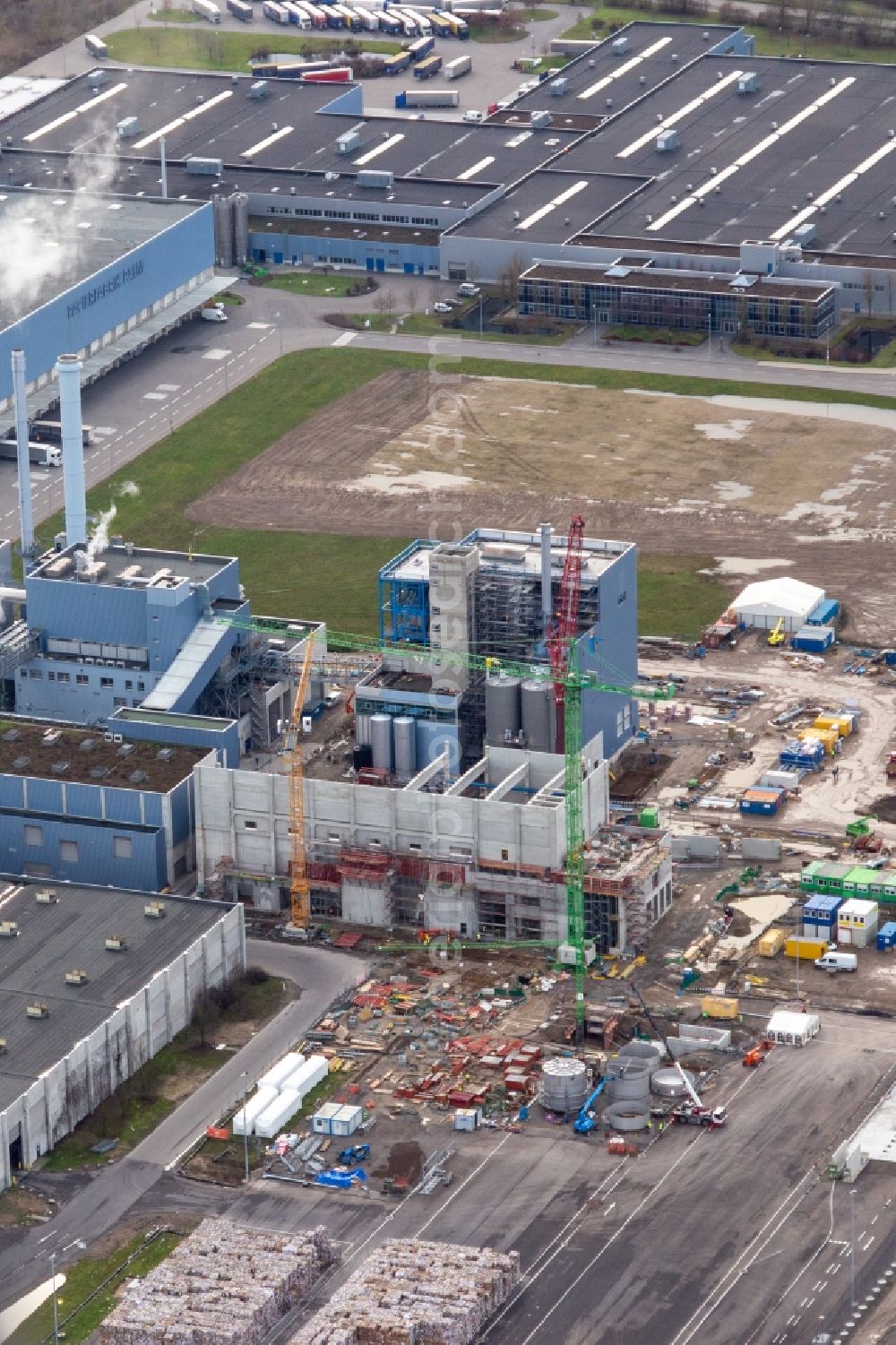 Aerial photograph Wörth am Rhein - Construction of the new gas- hydrogen-power plant at paer mill Papierfabrik Palm GmbH & Co. KG in the district Industriegebiet Woerth-Oberwald in Woerth am Rhein in the state Rhineland-Palatinate