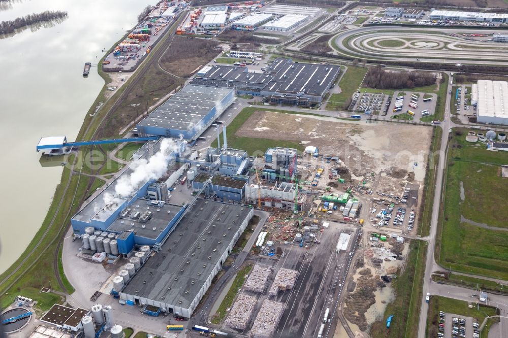 Wörth am Rhein from the bird's eye view: Construction of the new gas- hydrogen-power plant at paer mill Papierfabrik Palm GmbH & Co. KG in the district Industriegebiet Woerth-Oberwald in Woerth am Rhein in the state Rhineland-Palatinate