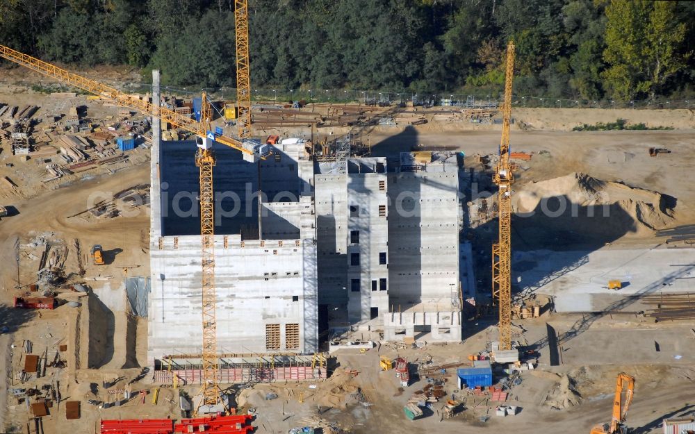 Rüdersdorf from above - Construction site of Power plants and exhaust towers of Waste incineration plant station IKW Ruedersdorf on Siedlerweg in Ruedersdorf in the state Brandenburg, Germany