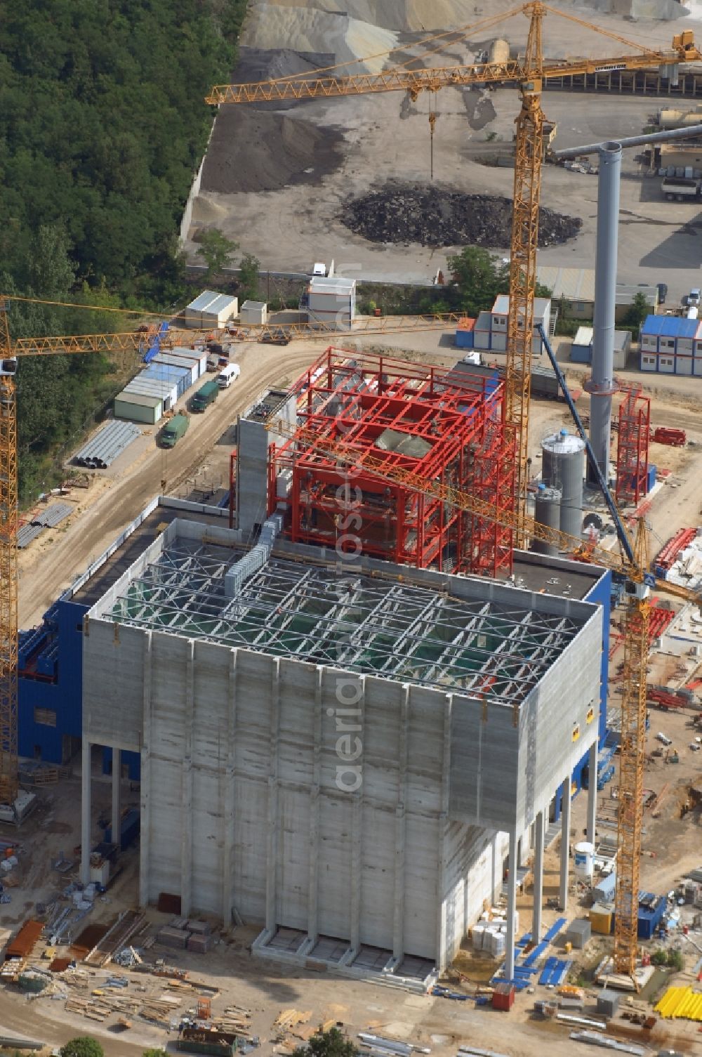 Rüdersdorf from the bird's eye view: Construction site of Power plants and exhaust towers of Waste incineration plant station IKW Ruedersdorf on Siedlerweg in Ruedersdorf in the state Brandenburg, Germany