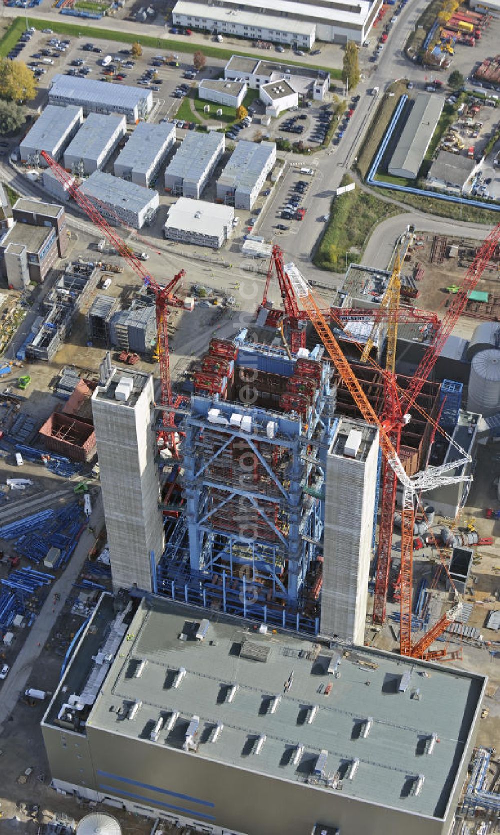 Aerial image Karlsruhe - Neubau des steinkohlebefeuerten Kraftwerksblock 8 (RDK-8) des Rheinhafen-Dampfkraftwerks bei Karlsruhe. Die Inbetriebnahme des Blocks ist für das Frühjahr 2012 vorgesehen. Betreiber des Kraftwerks ist die Energie Baden-Württemberg Kraftwerke AG (EnBW). Construction of the coal-fired power plant unit 8 (RDK-8) of the steam power plant at the Rhine port.