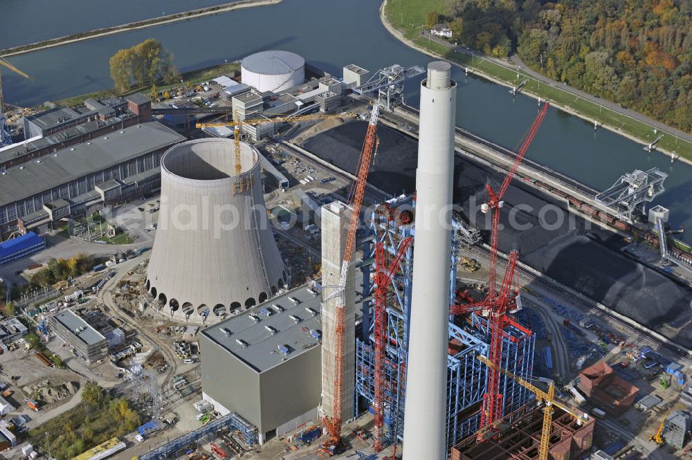 Karlsruhe from above - Neubau des steinkohlebefeuerten Kraftwerksblock 8 (RDK-8) des Rheinhafen-Dampfkraftwerks bei Karlsruhe. Die Inbetriebnahme des Blocks ist für das Frühjahr 2012 vorgesehen. Betreiber des Kraftwerks ist die Energie Baden-Württemberg Kraftwerke AG (EnBW). Construction of the coal-fired power plant unit 8 (RDK-8) of the steam power plant at the Rhine port.