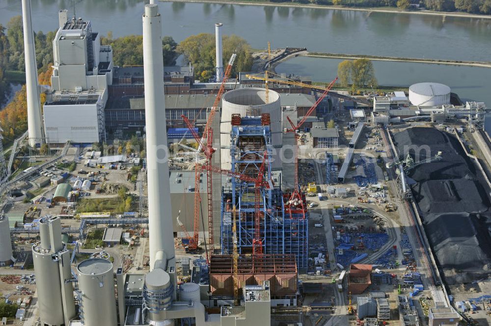 Aerial image Karlsruhe - Neubau des steinkohlebefeuerten Kraftwerksblock 8 (RDK-8) des Rheinhafen-Dampfkraftwerks bei Karlsruhe. Die Inbetriebnahme des Blocks ist für das Frühjahr 2012 vorgesehen. Betreiber des Kraftwerks ist die Energie Baden-Württemberg Kraftwerke AG (EnBW). Construction of the coal-fired power plant unit 8 (RDK-8) of the steam power plant at the Rhine port.