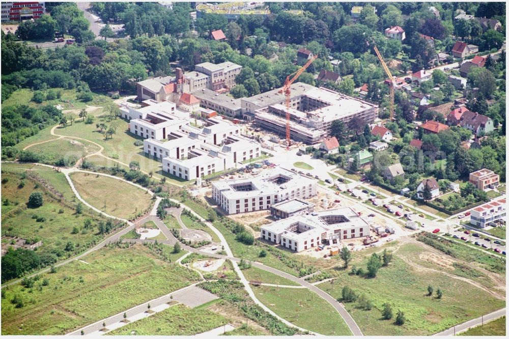 Aerial image Berlin - New construction site for a medical center and hospital clinic Krankenhaus Hedwigshoehe Zentrum fuer Hand- and Fusschirurgie in the district Bohnsdorf in Berlin, Germany