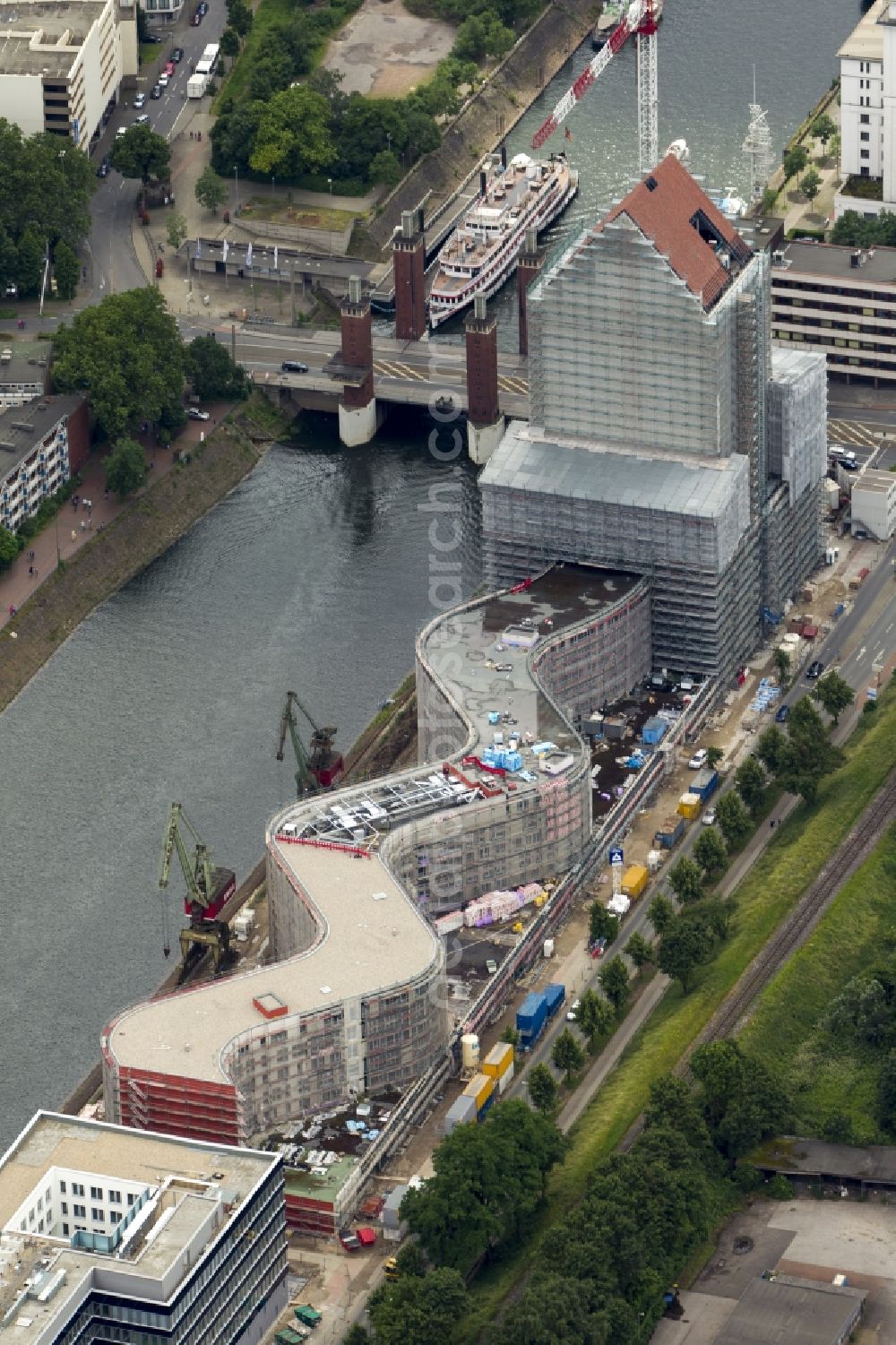 Aerial photograph Duisburg - DUISBURG 02/20/2012 view of the NRW State Archives building on a former wharf site of the Duisburg inner harbor. Hochtief Construction AG NRW built here designed by the architects Ortner & Ortner architecture a 160m long shaft with a 76m high tower archives