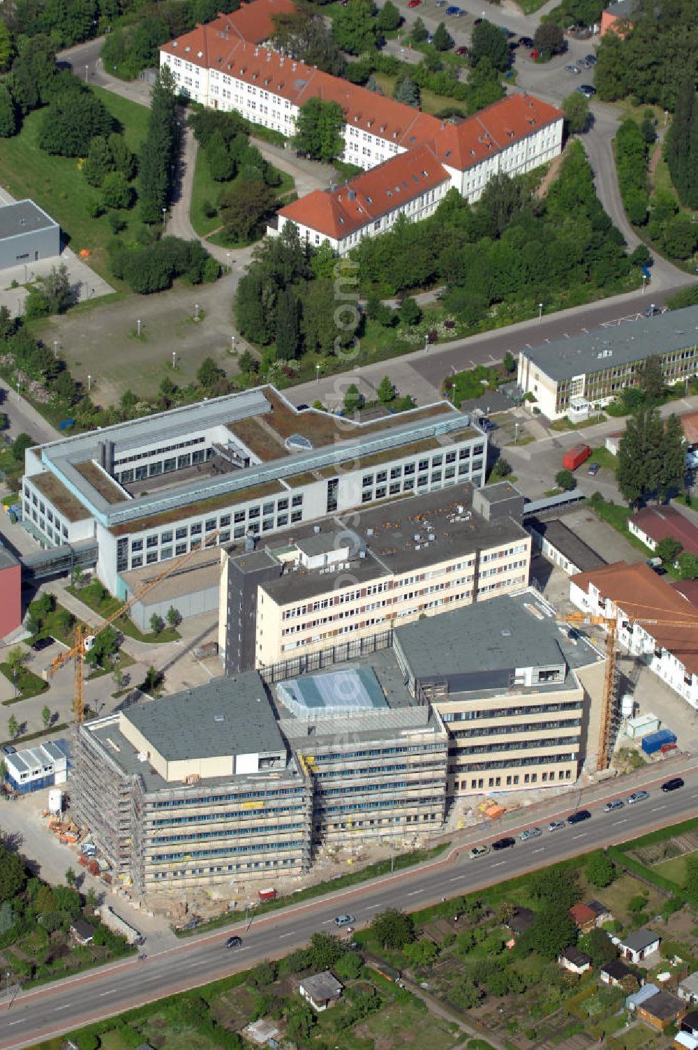 Aerial photograph Magdeburg - Baustelle Neubau Institutsgebäude Leibniz Institut für Neurobiologie IfN der medizinischen Fakultät Otto-von-Guericke-Universität in Magdeburg-Lemsdorf. Building site of the institute building Leibniz Institut for neuro biology at the medical faculty Otto-von-Guericke University. Bauingenieur: Assmann Beraten + Planen GmbH Magdeburg