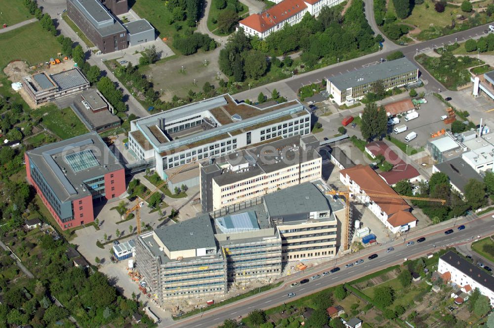 Magdeburg from above - Baustelle Neubau Institutsgebäude Leibniz Institut für Neurobiologie IfN der medizinischen Fakultät Otto-von-Guericke-Universität in Magdeburg-Lemsdorf. Building site of the institute building Leibniz Institut for neuro biology at the medical faculty Otto-von-Guericke University. Bauingenieur: Assmann Beraten + Planen GmbH Magdeburg