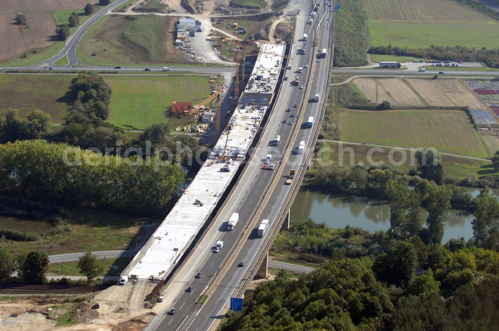 Aerial photograph Randersacker - Blick auf den Neubau der Mainbrücke der A3 bei Ran dersacker und Würzburg über den Main. Die Mainbrücke Ran dersacker ist eine 540 m lange Brücke der Autobahn 3. Das Bauwerk liegt zwischen den Autobahnanschlussstellen Würzburg-Heidingsfeld und Würzburg-Ran dersacker. Es überspannt südlich von Würzburg bei Ran dersacker in einer Höhe von ungefähr 20 m den Main. Das Bauunternehmen DYWIDAG ist für dieses Projekt zuständig. DYWIDAG wurde 1865 als Lang & Cie. Betonwarenfabrik gegründet und gehörte mit zu den großen deutschen Baukonzernen. Die Gründungsväter des Unternehmens waren Heinrich Lang und Wilhelm Gustav Dyckerhoff. Kontakt: DYWIDAG Bau GmbH, Mies-van-der-Rohe-Straße 6, 80807 München, Tel. +49 (0)89 360 555 2422