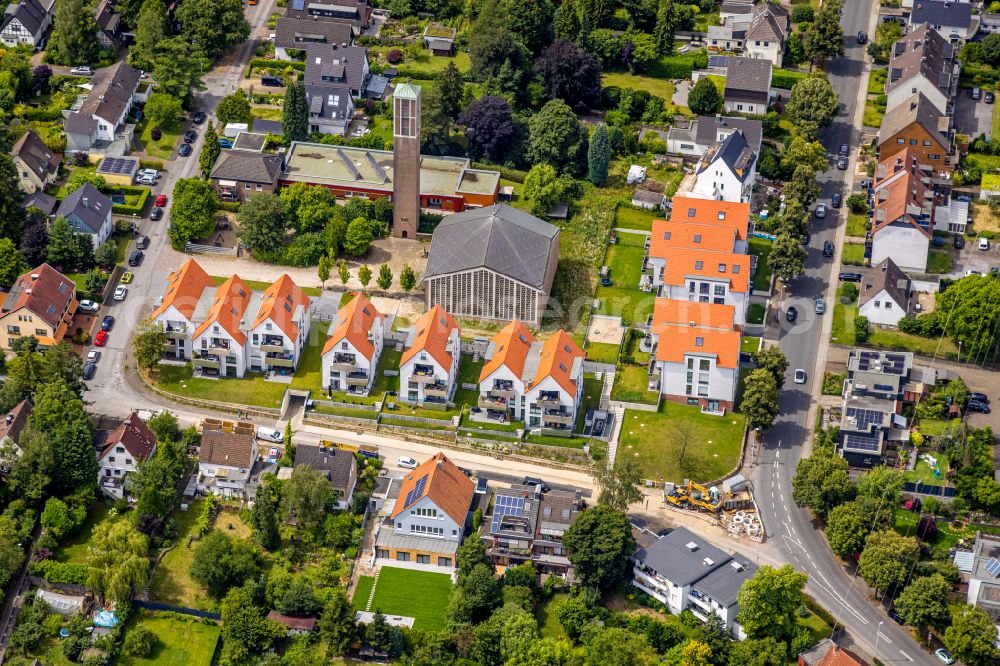 Aerial photograph Mülheim an der Ruhr - Construction site for the new construction of multi-family residential buildings on the street Lindenhof in the district Saarn in Muelheim an der Ruhr in the Ruhr area in the state North Rhine-Westphalia, Germany