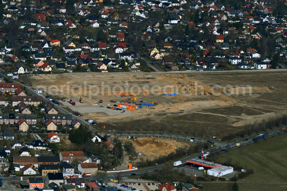 Ahrensfelde from the bird's eye view: Construction site to build a new multi-family residential complex Ahrensfelder Obstwiesen on street Blumberger Chaussee in Ahrensfelde in the state Brandenburg, Germany