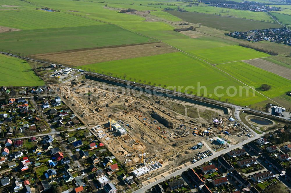 Ahrensfelde from the bird's eye view: Construction site to build a new multi-family residential complex Ahrensfelder Obstwiesen on street Blumberger Chaussee in Ahrensfelde in the state Brandenburg, Germany