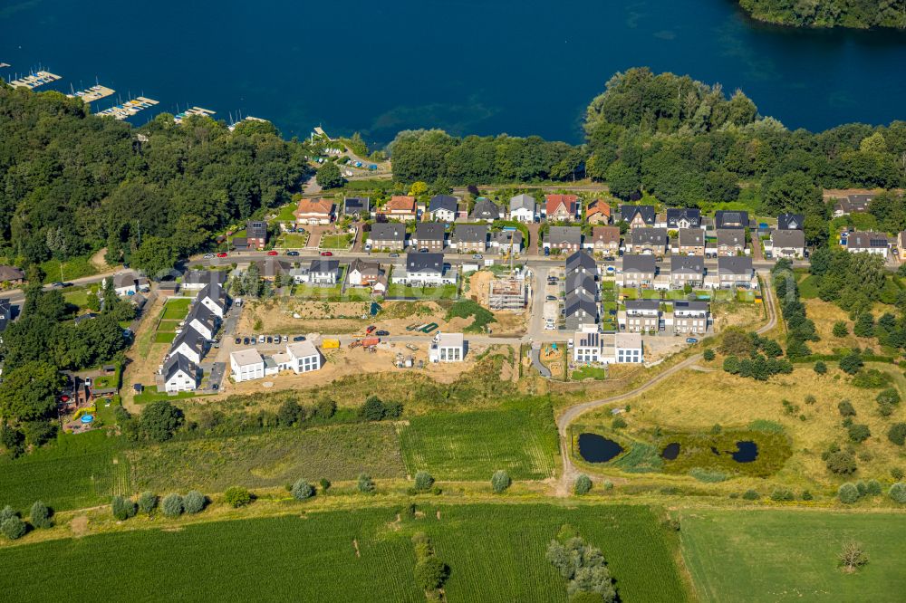 Aerial photograph Baerl - Construction site to build a new multi-family residential complex on street An der Hegstiegswiese on Lohheidesee in Baerl at Ruhrgebiet in the state North Rhine-Westphalia, Germany