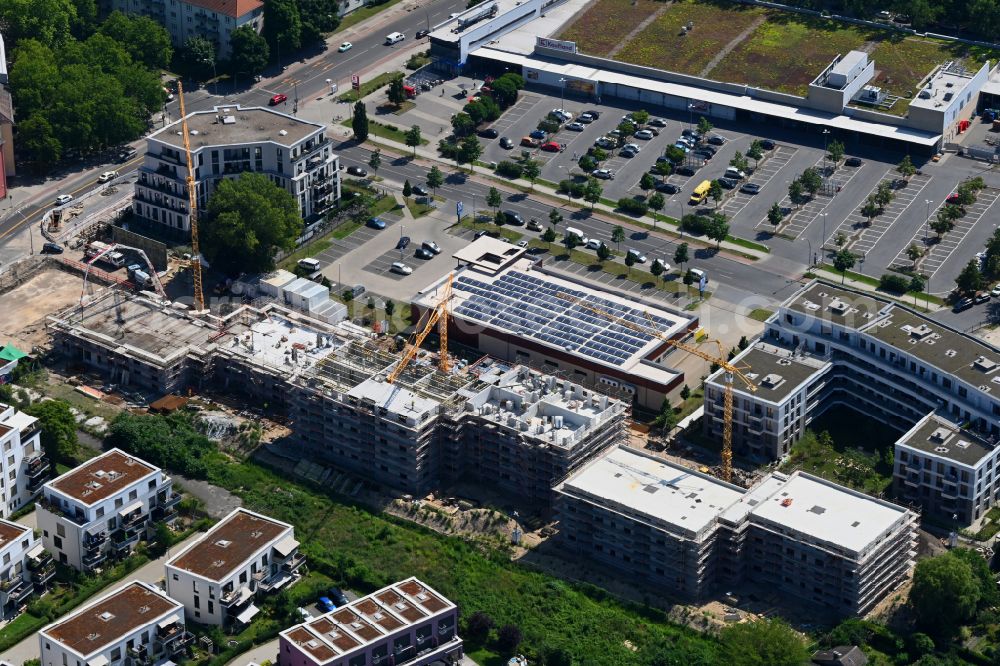 Berlin from the bird's eye view: Construction site to build a new multi-family residential complex of HoWoGe on street Lueckstrasse in the district Rummelsburg in Berlin, Germany