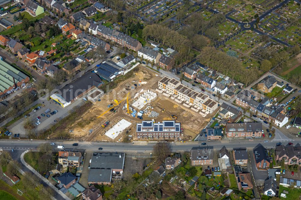 Emmerich am Rhein from the bird's eye view: Construction site to build a new multi-family residential complex on Wassenbergstrasse - Muehlenweg on street Zur Alten Taufabrik in Emmerich am Rhein in the state North Rhine-Westphalia, Germany