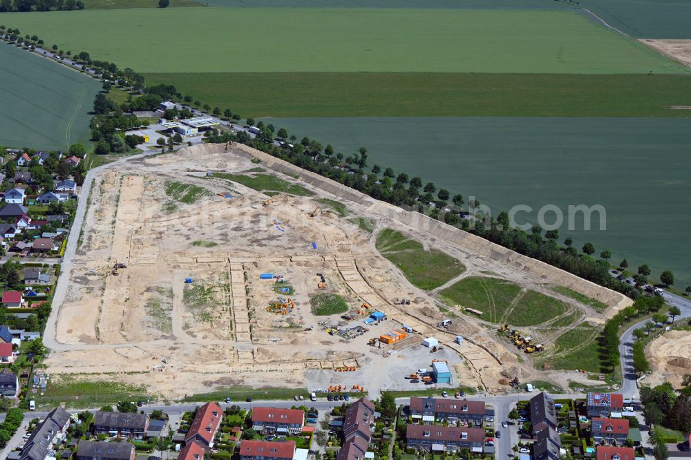 Ahrensfelde from the bird's eye view: Construction site to build a new multi-family residential complex Kirschenallee on street Blumberger Chaussee in Ahrensfelde in the state Brandenburg, Germany