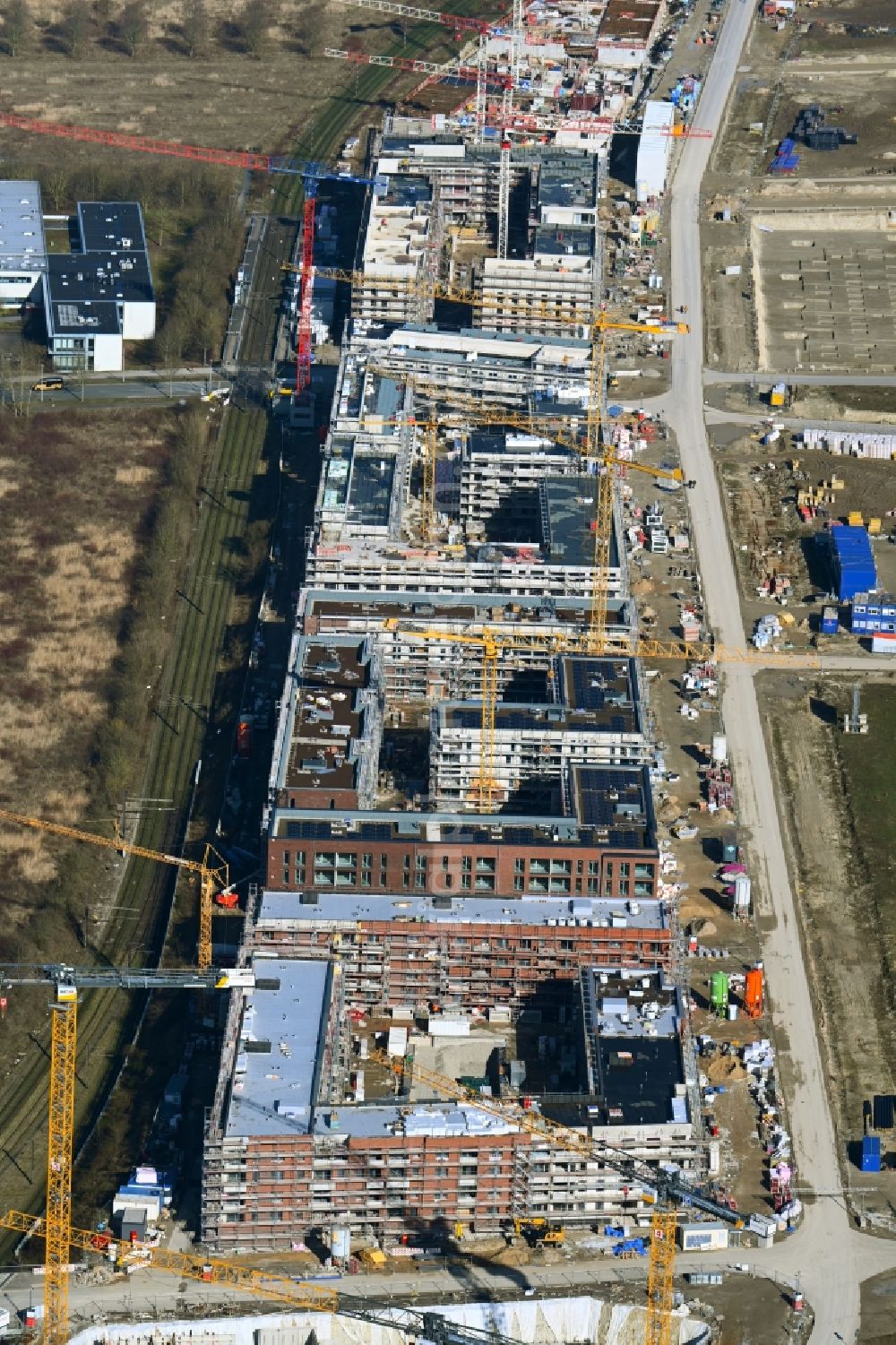 Hannover from the bird's eye view: Construction site to build a new multi-family residential complex Kronsberg-Sued in the district Wuelferode in Hannover in the state Lower Saxony, Germany