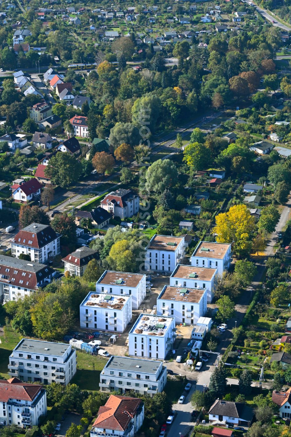 Berlin from the bird's eye view: Construction site to build a new multi-family residential complex Modulare Wohnhaeuser fuer Gefluechtete on street Kirchstrasse in the district Rosenthal in Berlin, Germany