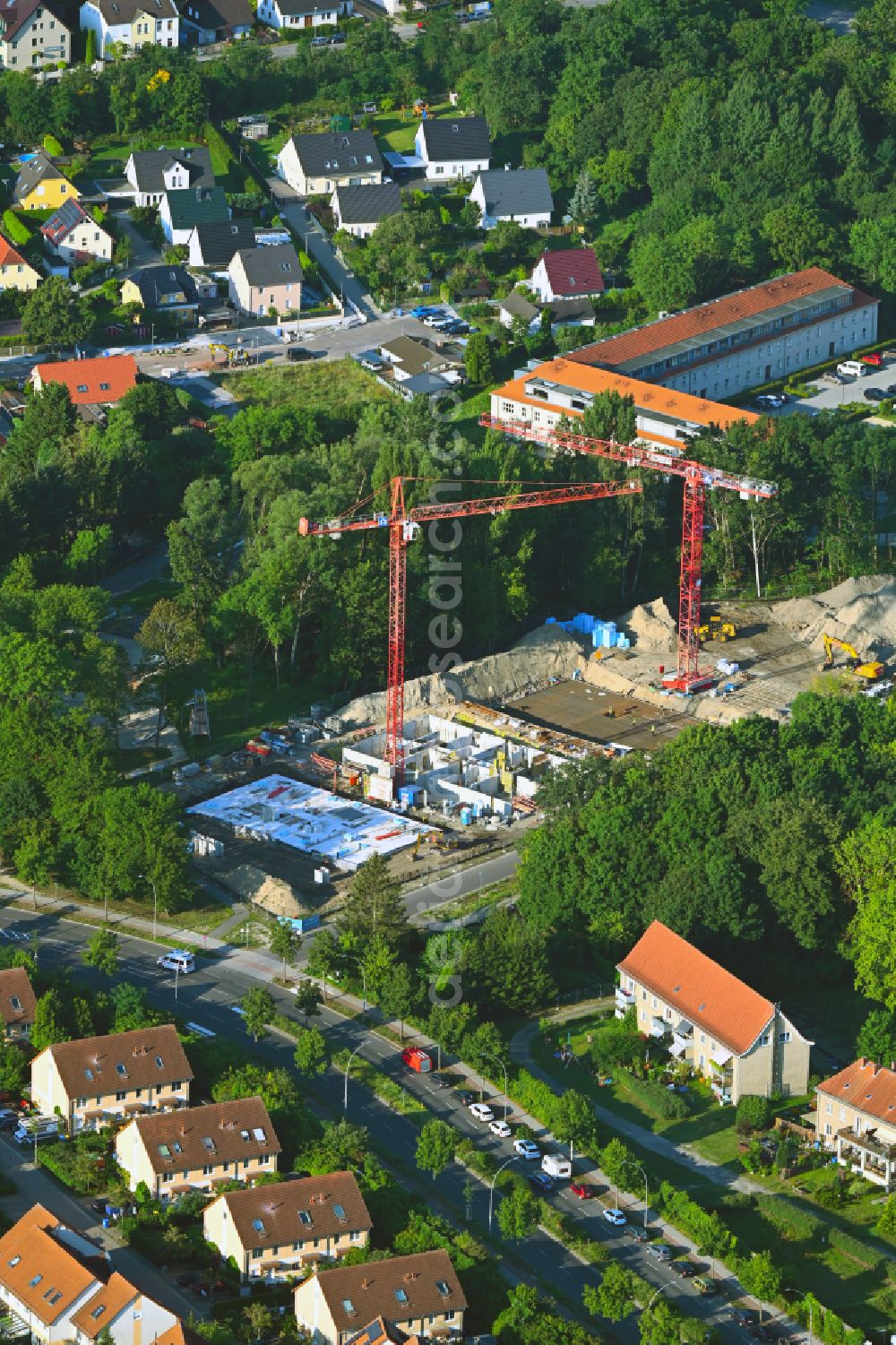 Aerial photograph Berlin - Construction site to build a new multi-family residential complex on street Am Eidechsenweg - Brunsbuetteler Damm in the district Staaken in Berlin, Germany