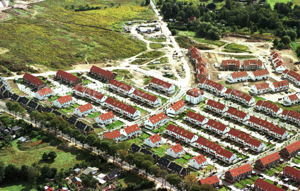 Aerial image Falkensee - Multi-family residential complex on street Moewenstrasse in Falkensee in the state Brandenburg, Germany