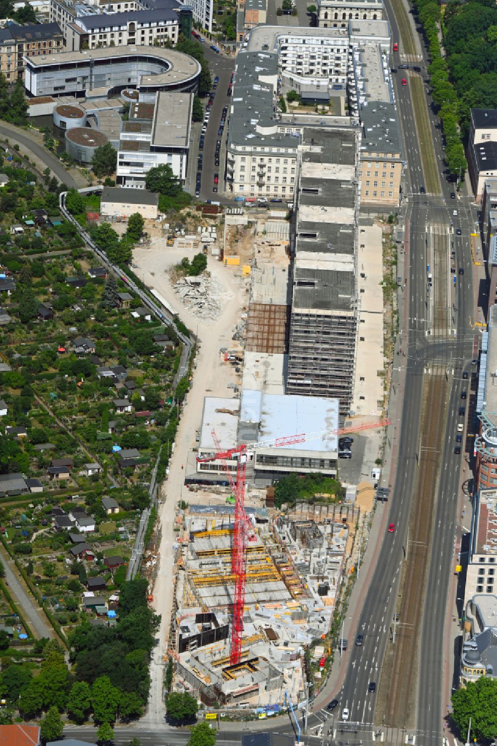 Leipzig from the bird's eye view: Construction site to build a new multi-family residential complex on Prager Strasse corner Johannisallee in the district Zentrum-Suedost in Leipzig in the state Saxony, Germany