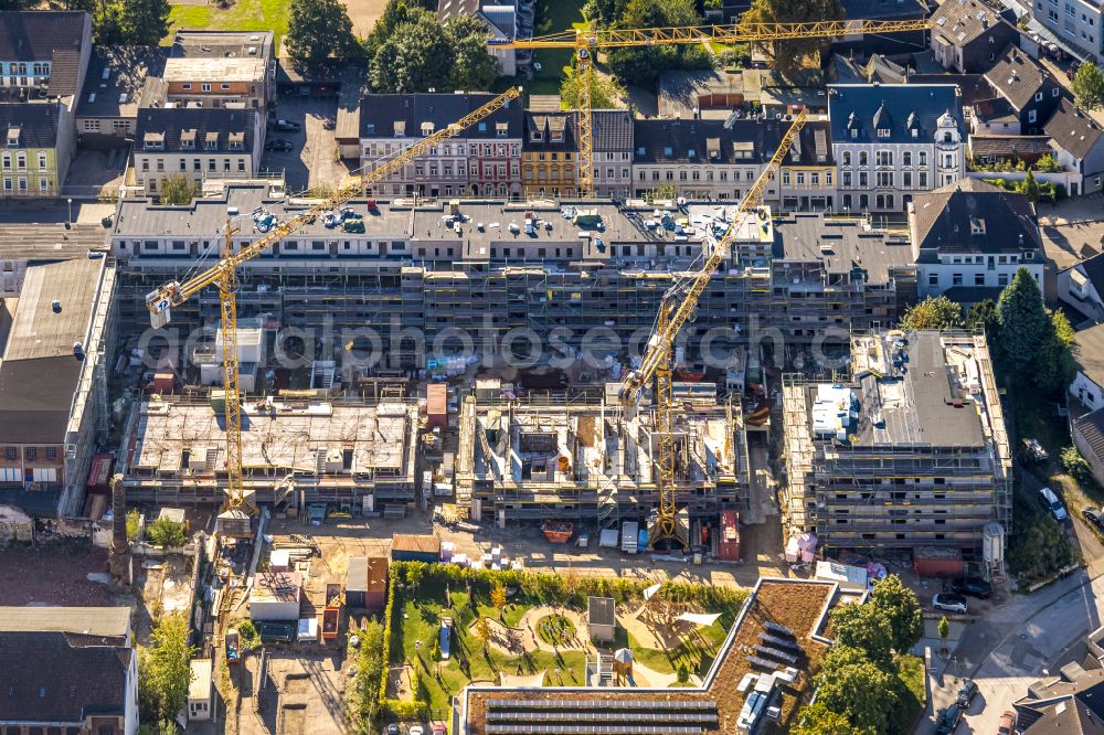 Aerial photograph Velbert - Construction site to build a new multi-family residential complex Sahle-Wohnquartier on street Sternbergstrasse in the district Unterstadt in Velbert at Ruhrgebiet in the state North Rhine-Westphalia, Germany