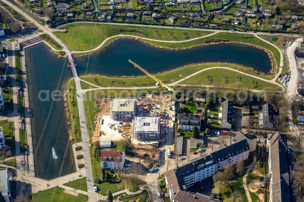 Aerial photograph Essen - Construction site for the construction of an apartment building Uferviertel Nord on Lake Niederfeld in the district of Altendorf in Essen in the state of North Rhine-Westphalia, Germany