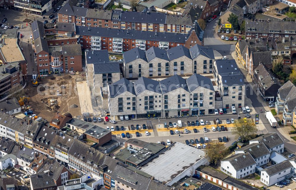 Aerial photograph Emmerich am Rhein - Construction site to build a new multi-family residential complex vivAtrium on street Neumarkt in Emmerich am Rhein in the state North Rhine-Westphalia, Germany