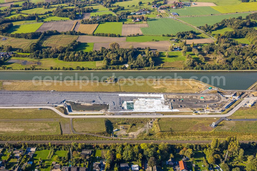 Bergkamen from above - Construction site for the new construction of a multi-family residential complex Wasserstadt Aden on the banks of the Datteln-Hamm Canal on Hans-Boeckler-Strasse in the Oberaden district of Bergkamen in the Ruhr area in the federal state of North Rhine-Westphalia, Germany