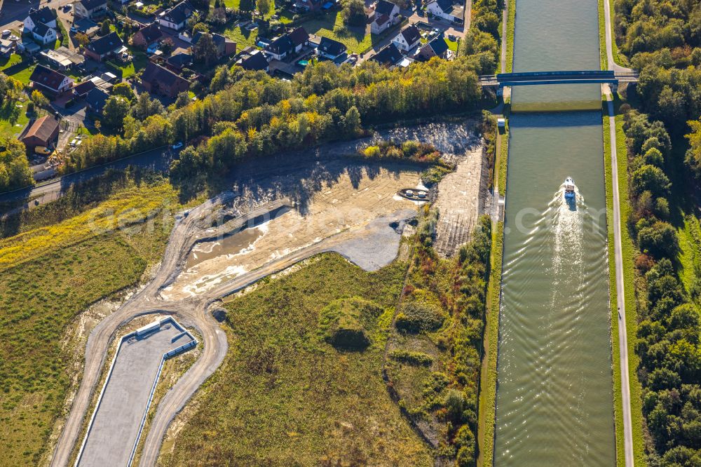 Aerial image Bergkamen - Construction site for the new construction of a multi-family residential complex Wasserstadt Aden on the banks of the Datteln-Hamm Canal on Hans-Boeckler-Strasse in the Oberaden district of Bergkamen in the Ruhr area in the federal state of North Rhine-Westphalia, Germany